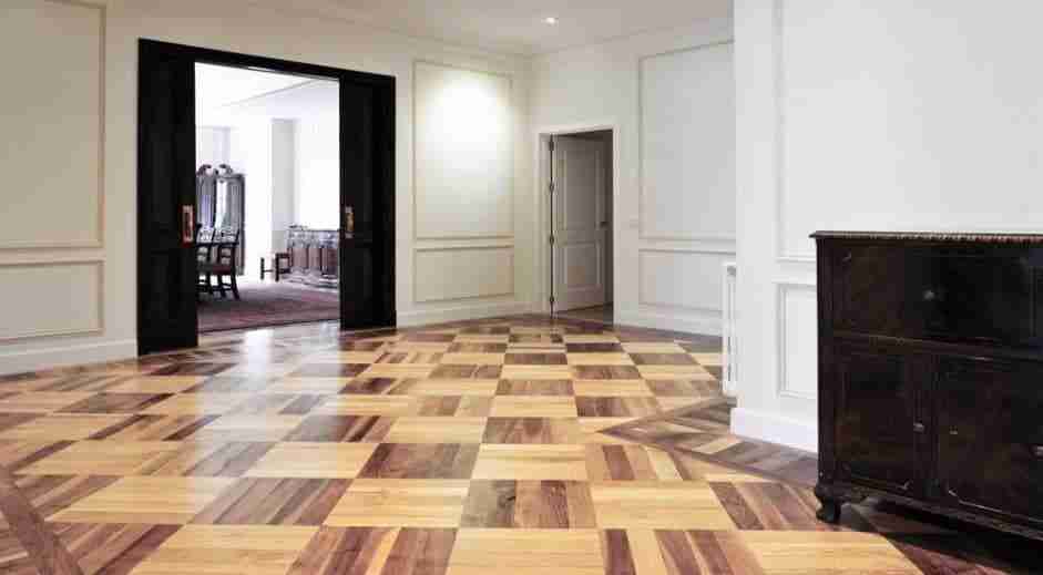 Salón Tarima Maciza Castaño y Nogal