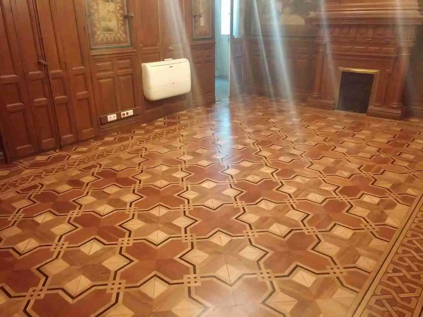 Restauración de tarima maciza de Nogal Español y Castaño en Velázquez, Madrid – acuchillado y barnizado Bona Traffic HD Satinado (2012)
