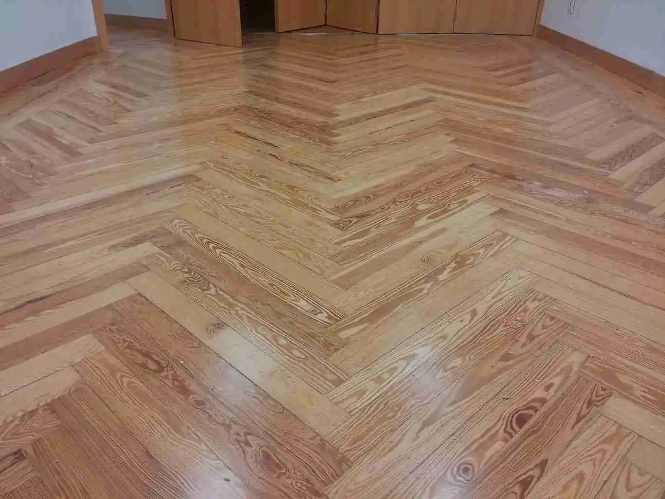 Tarima maciza pino melis viejo después (2)