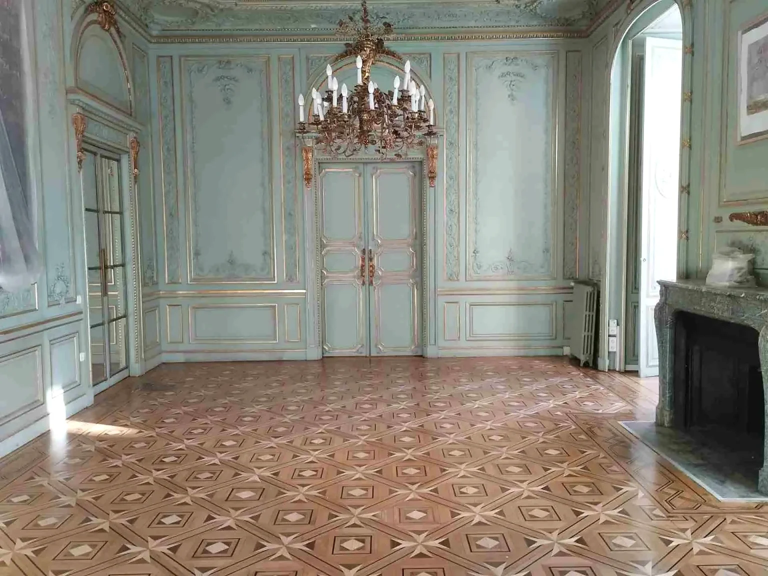 Restauración de tarimas históricas en Palacio Fernán Núñez