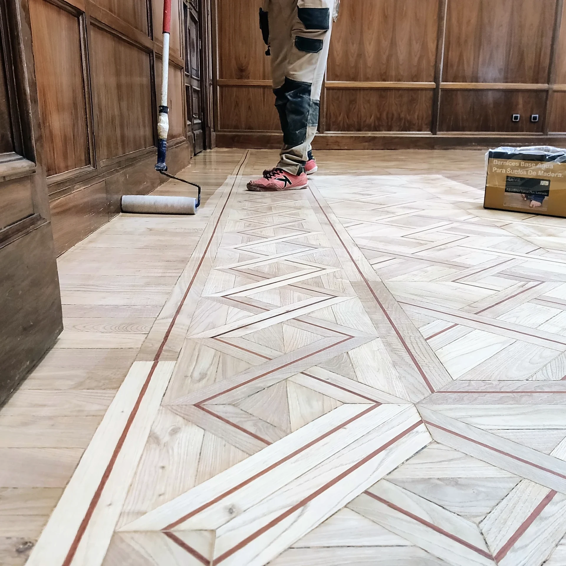 Tarima maciza castaño – Marquetería INGESA AESAN Parksinta Solid chestnut wood flooring - INGESA AESAN marquetry ParkSinta