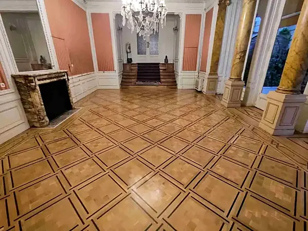 Suelo de parquet para espacio profesional