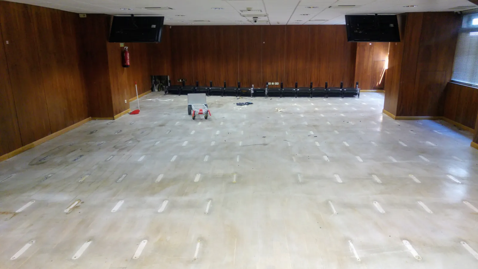 Tarima de roble restaurada en Colegio Oficial de Tecnicos Industriales de Madrid