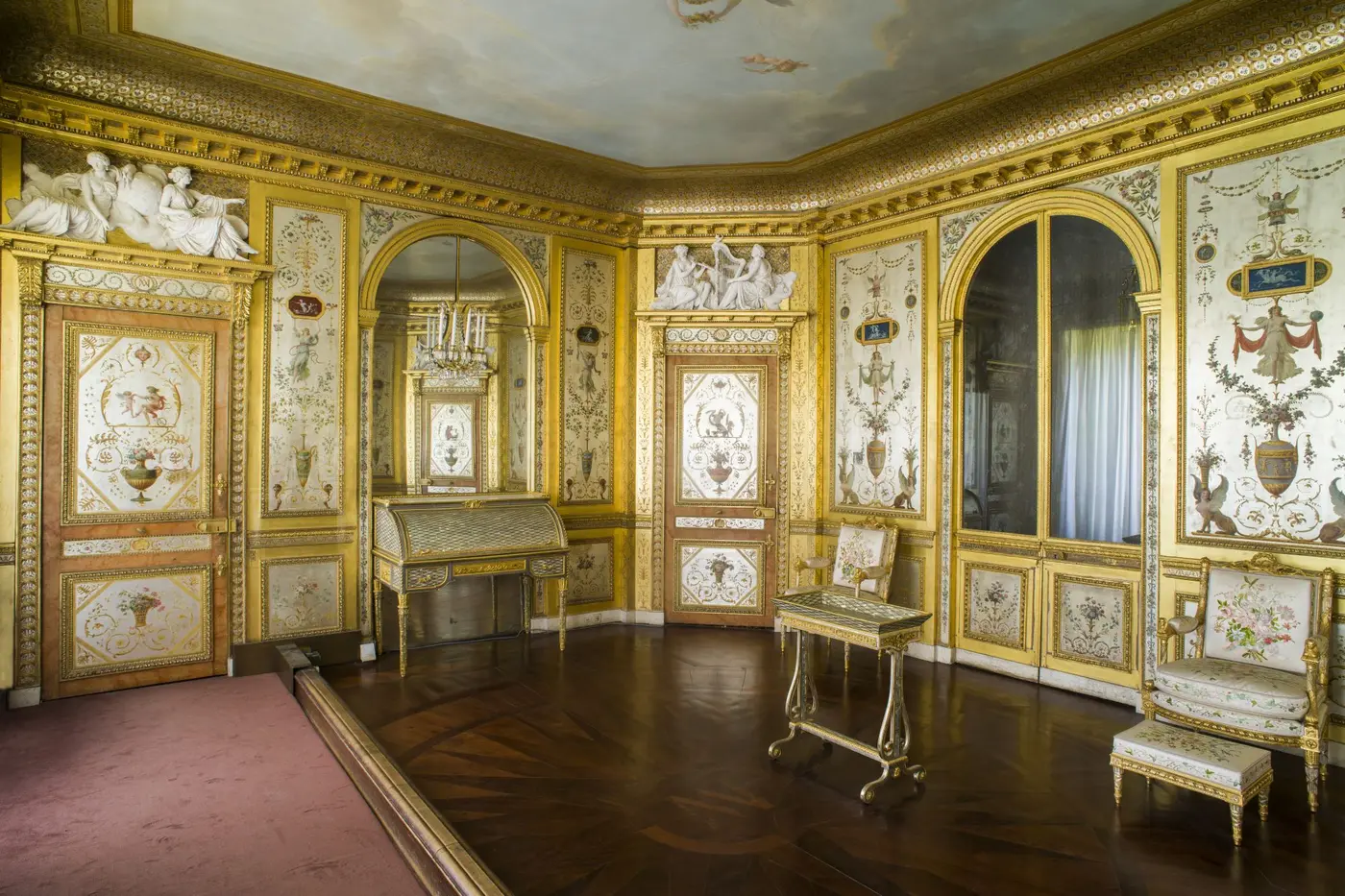 Boudoir d'Argent de Fontainebleau con suelo de madera