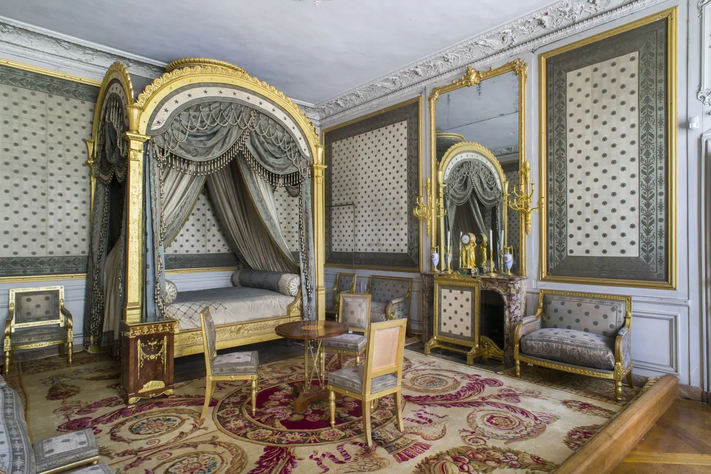 Chambre à coucher de l'Impératrice de Fontainebleau con alfombra sobre parquet