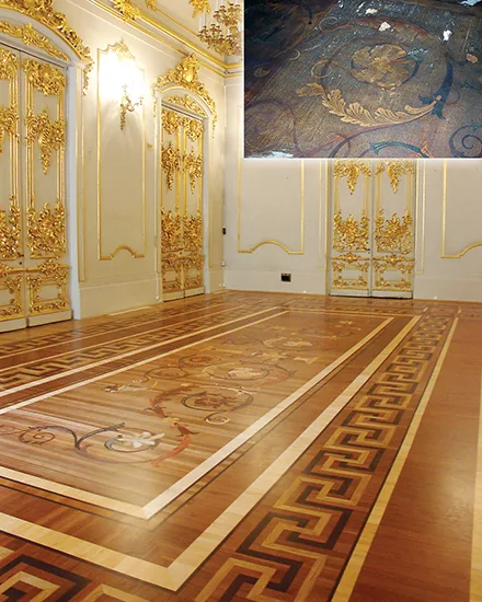 Parqué artístico restaurado en el Hermitage con detalle de estado previo
