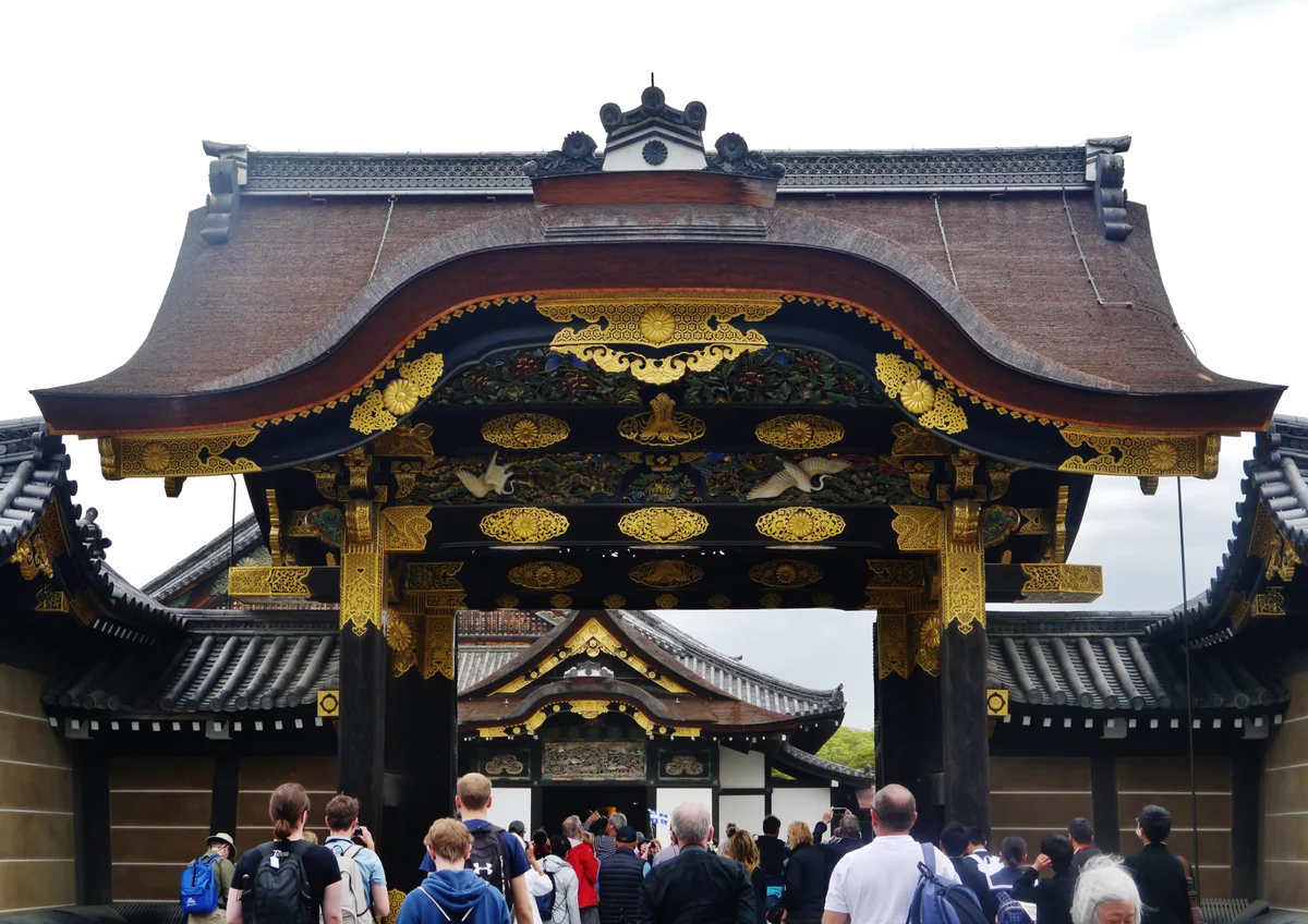 Kara-mon, puerta de acceso al Palacio Ninomaru