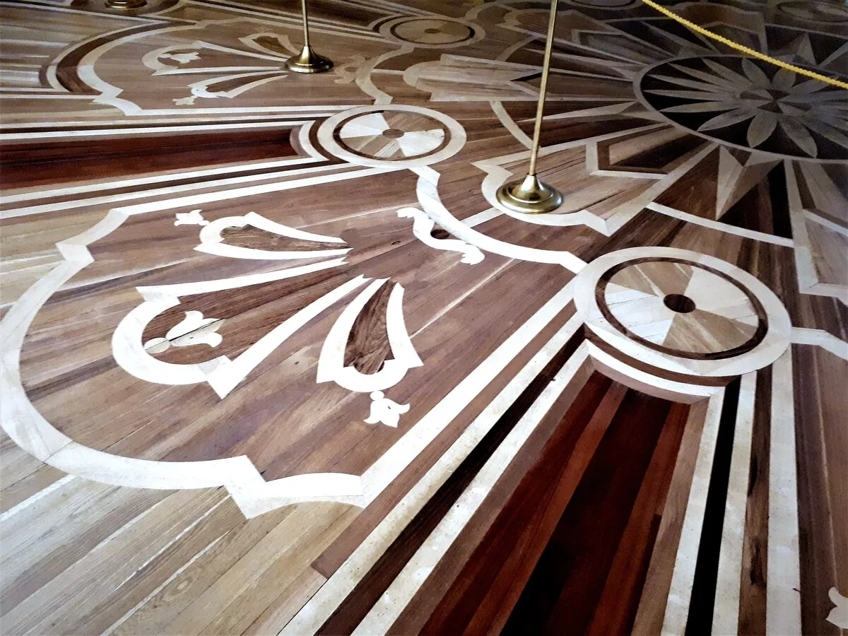 Detalle del parqué del Portrait Hall del Palacio de Catalina en Tsárskoye Seló
