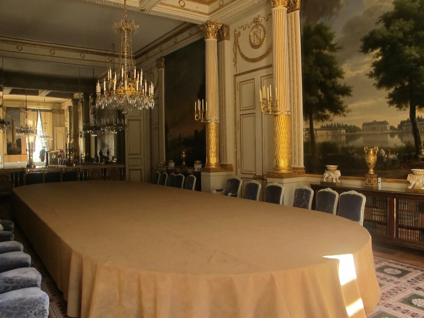 Salon Murat del Palacio del Elíseo con suelo de parqué