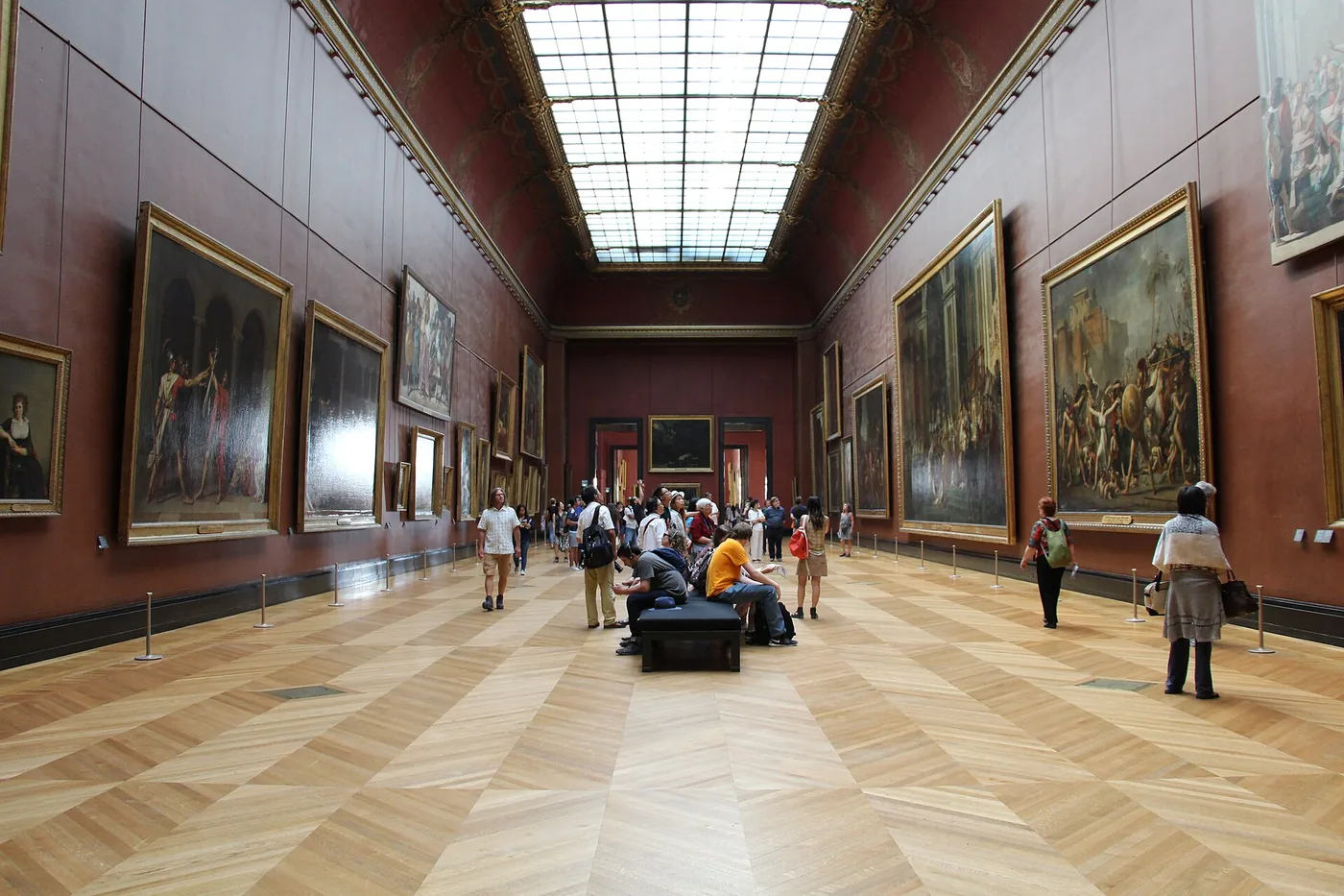 Salle Daru del Museo del Louvre con parqué de espiga