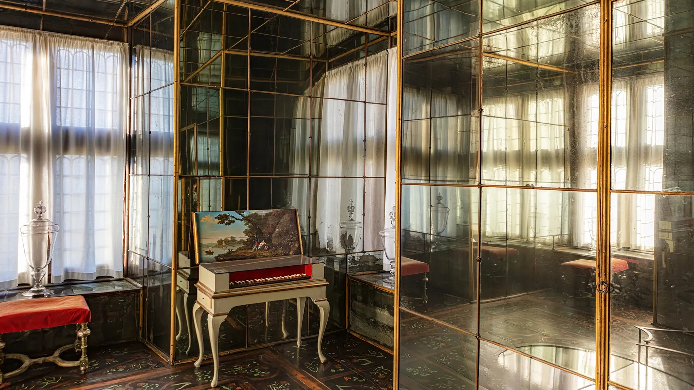 Sala Mirror Cabinet de Rosenborg con pavimento histórico