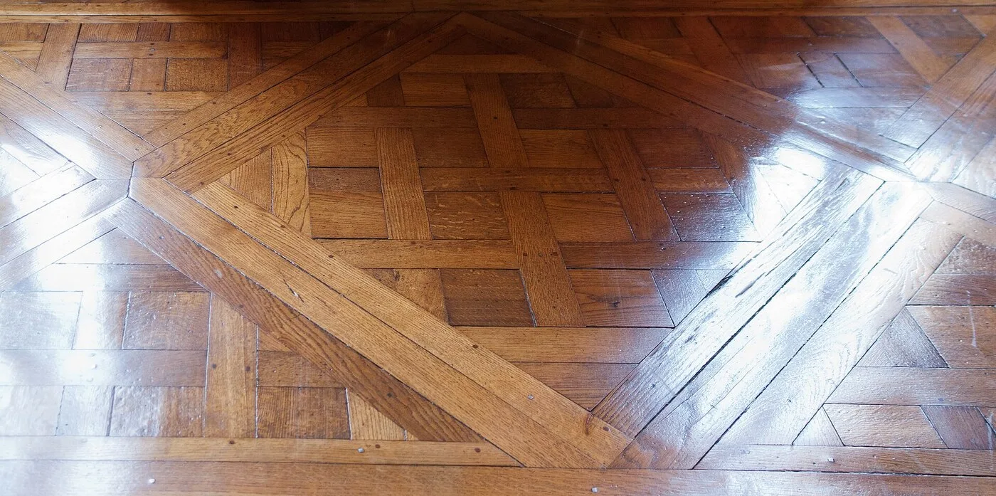 Parqué del Petit Trianon con módulos de madera