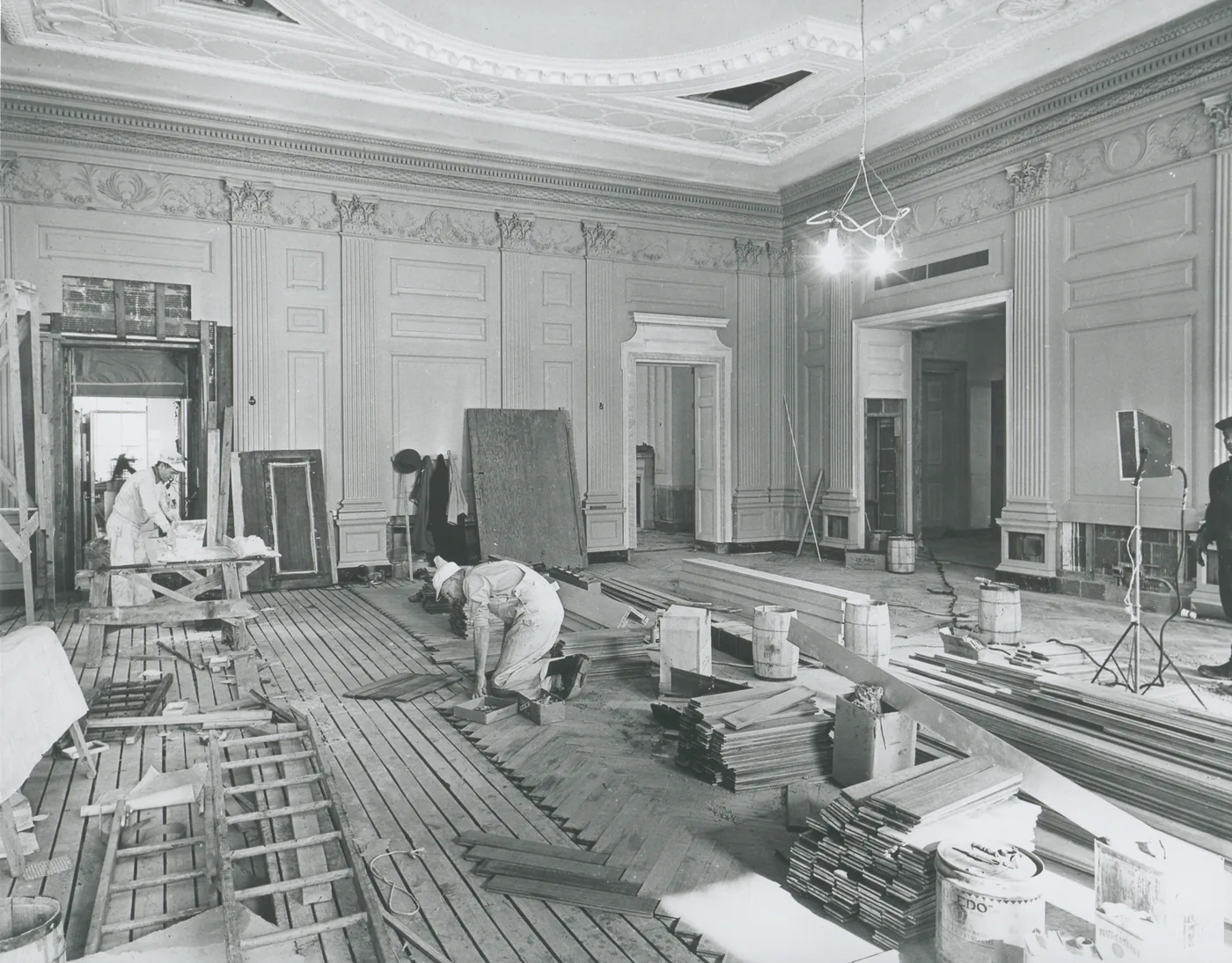 Instalación del parqué de roble del State Dining Room de la Casa Blanca