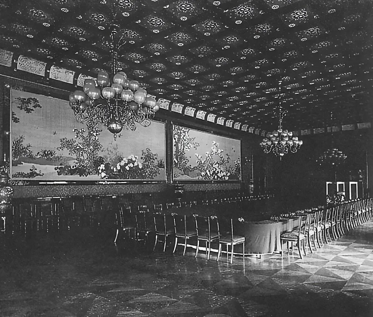 Higashidamari-no-Ma del Palacio Meiji con pavimento de madera