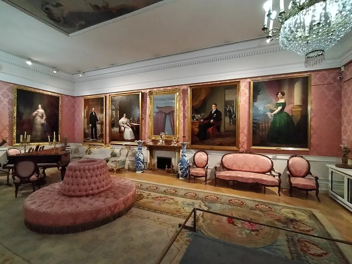 Gabinete señorial del Museo del Romanticismo con entarimado tradicional de madera