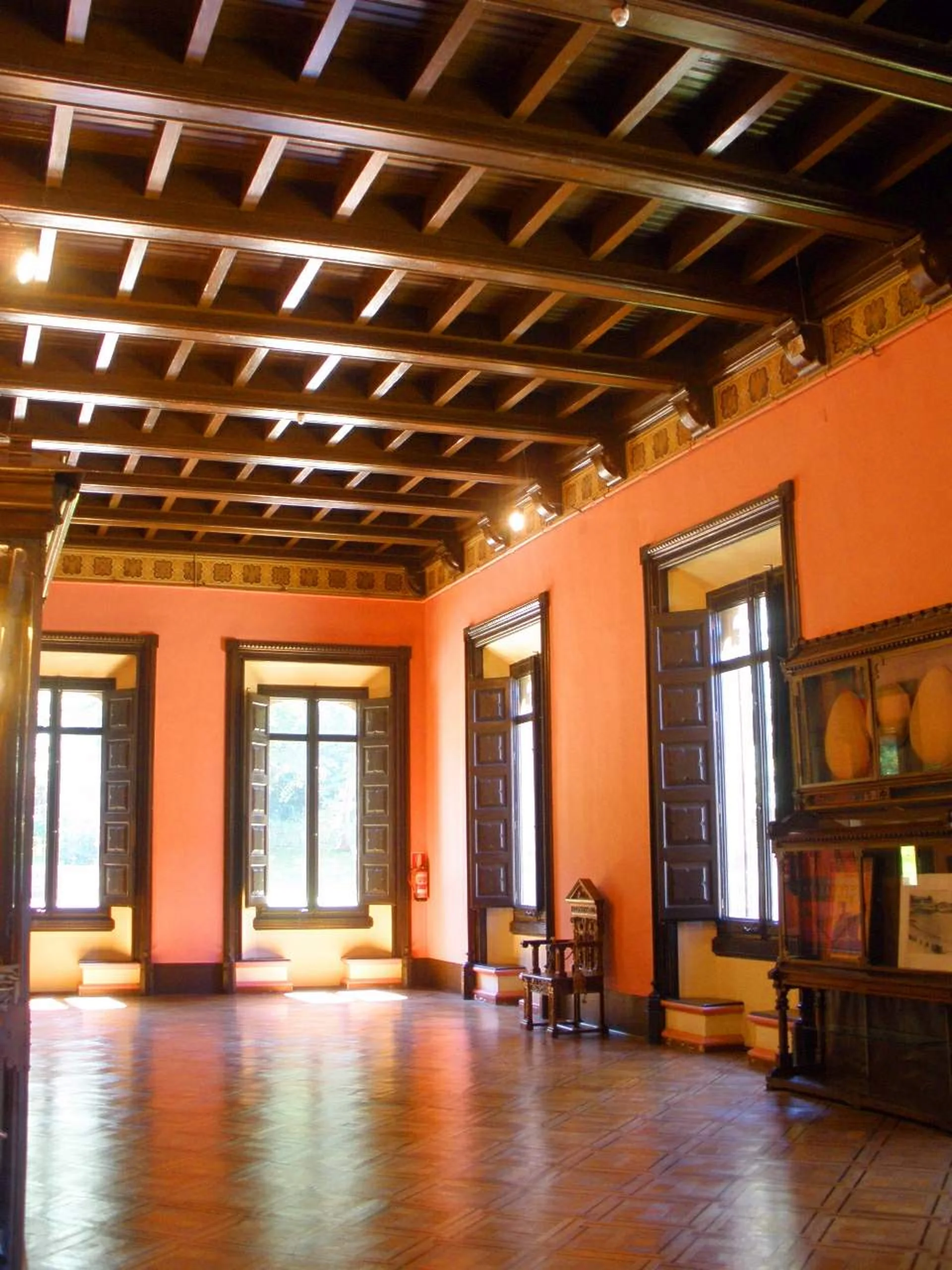 Salón con su parqué