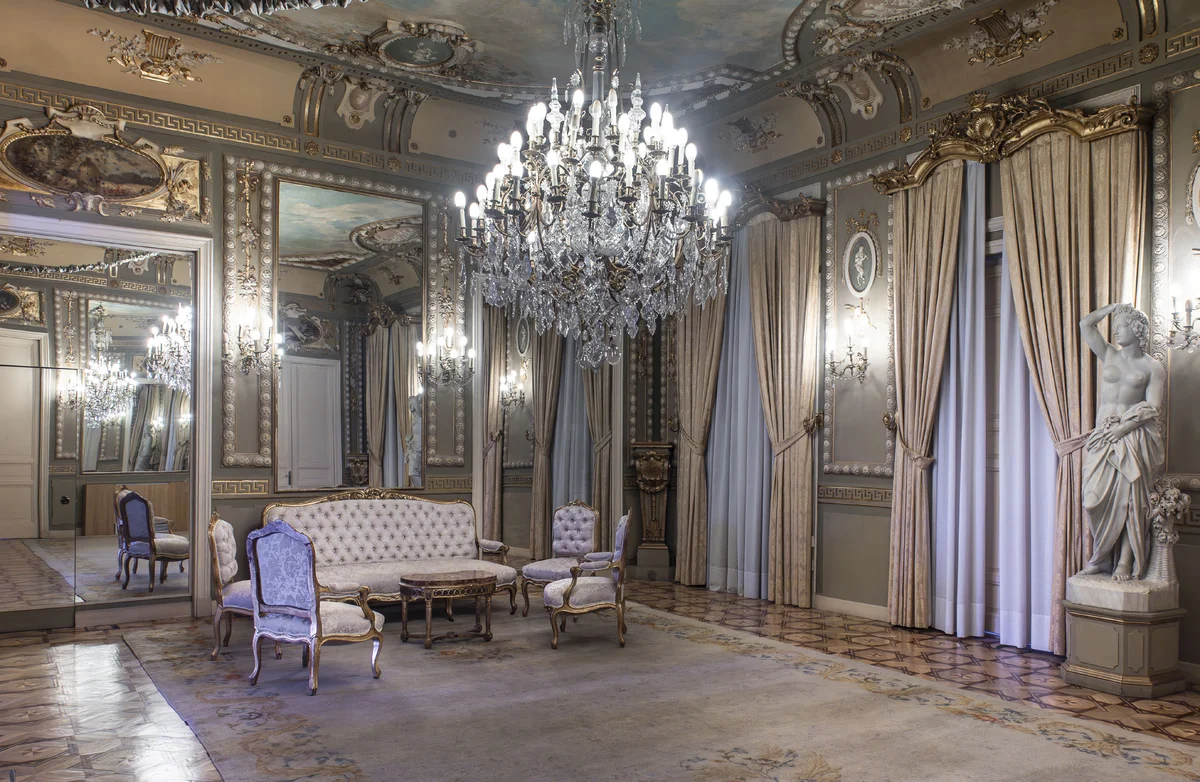 Salón de recepciones del Palacio del Marqués de Villafranca con parquet de taracea perimetral